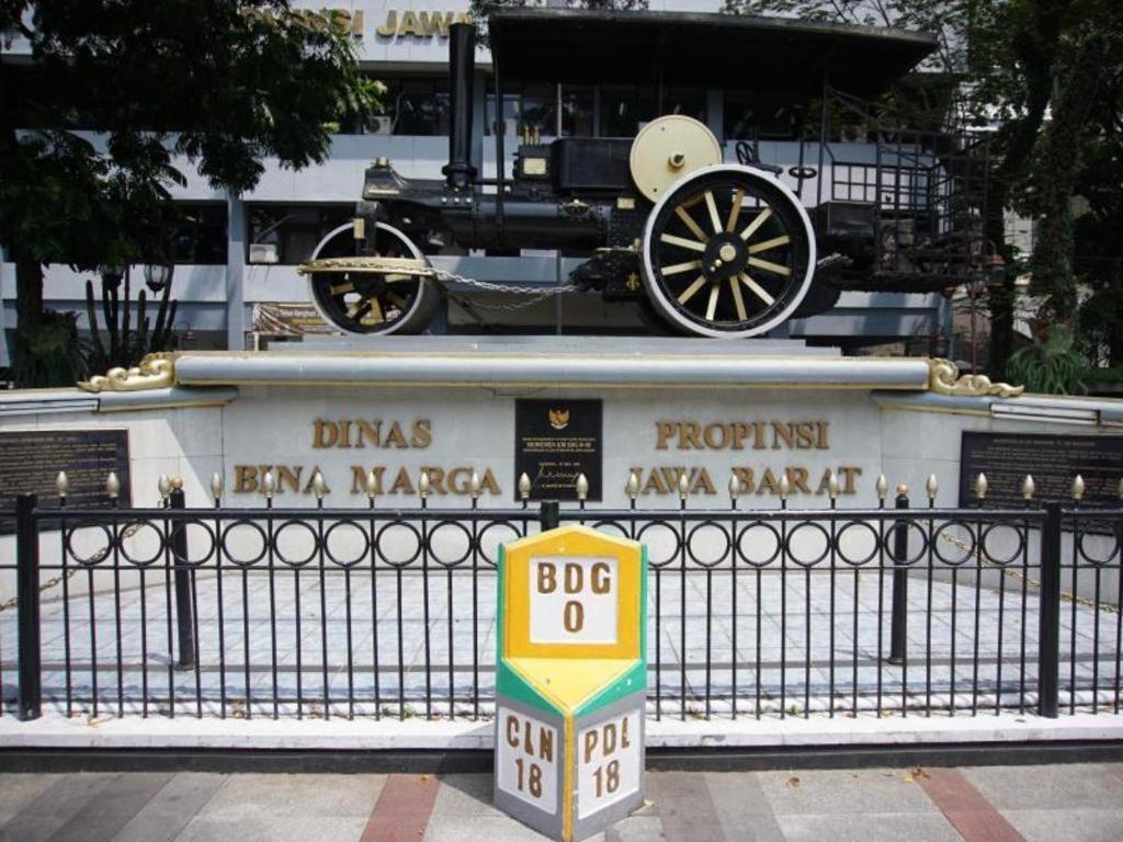 בנדונג Raffleshom Hotel מראה חיצוני תמונה
