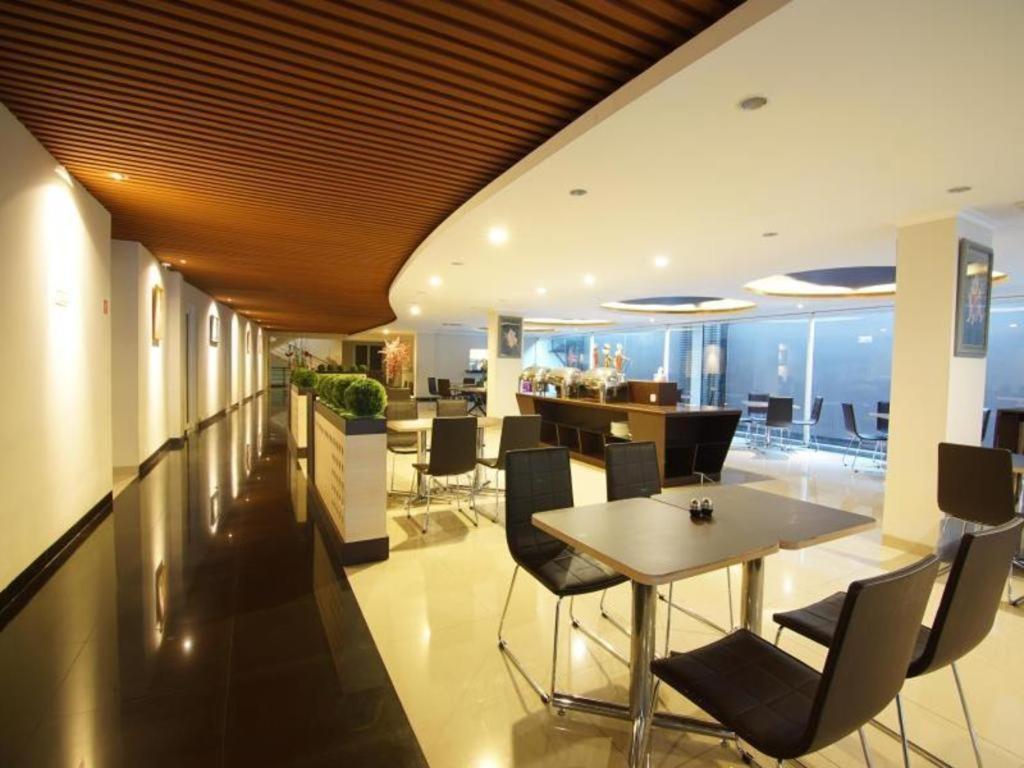 בנדונג Raffleshom Hotel מראה חיצוני תמונה