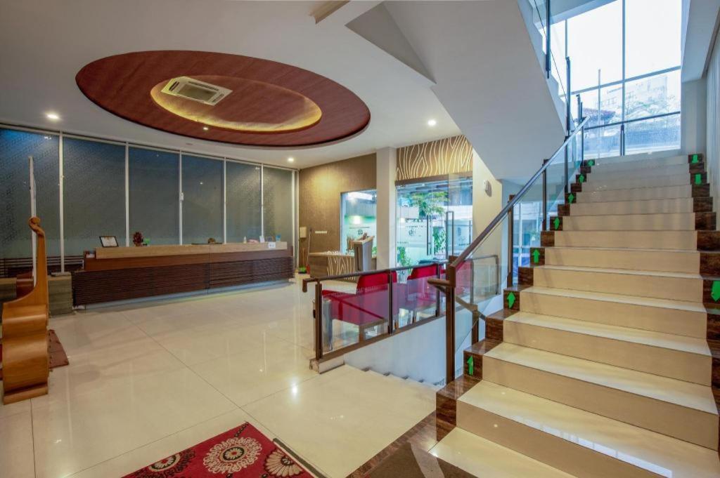 בנדונג Raffleshom Hotel מראה חיצוני תמונה